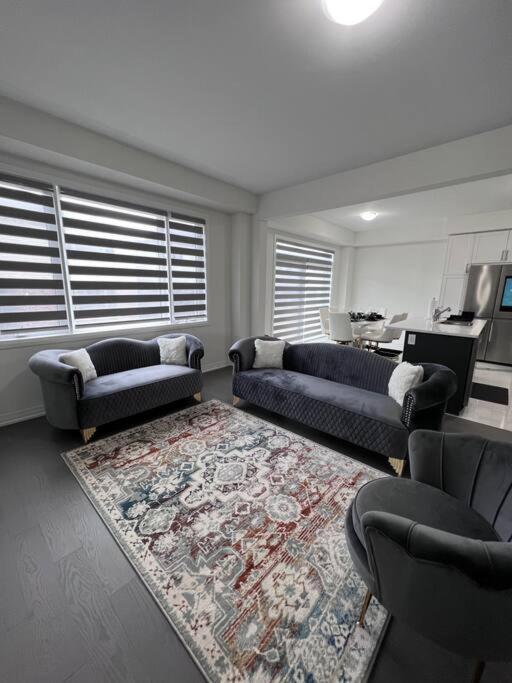 Brand New 4 Bedroom Villa By Hamilton Airport! Exterior photo